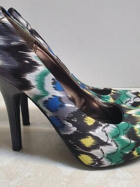 BAMBOO Multicolor Ikat Print High Heel Pumps